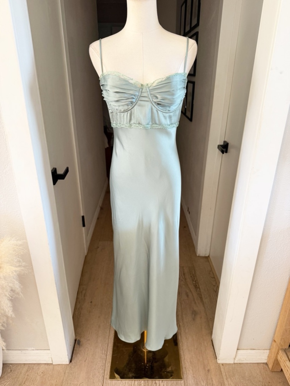 Astr Florianne Satin Maxi Dress in Sage Sz S - Picture 3 of 8